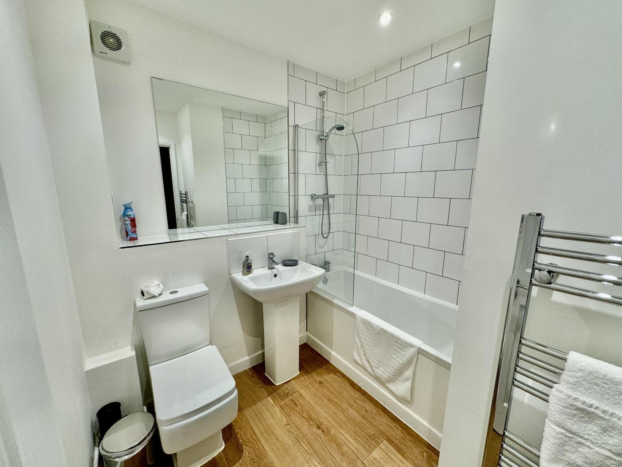 Modern, City Living Apartments- Private Parking Oxford Room photo